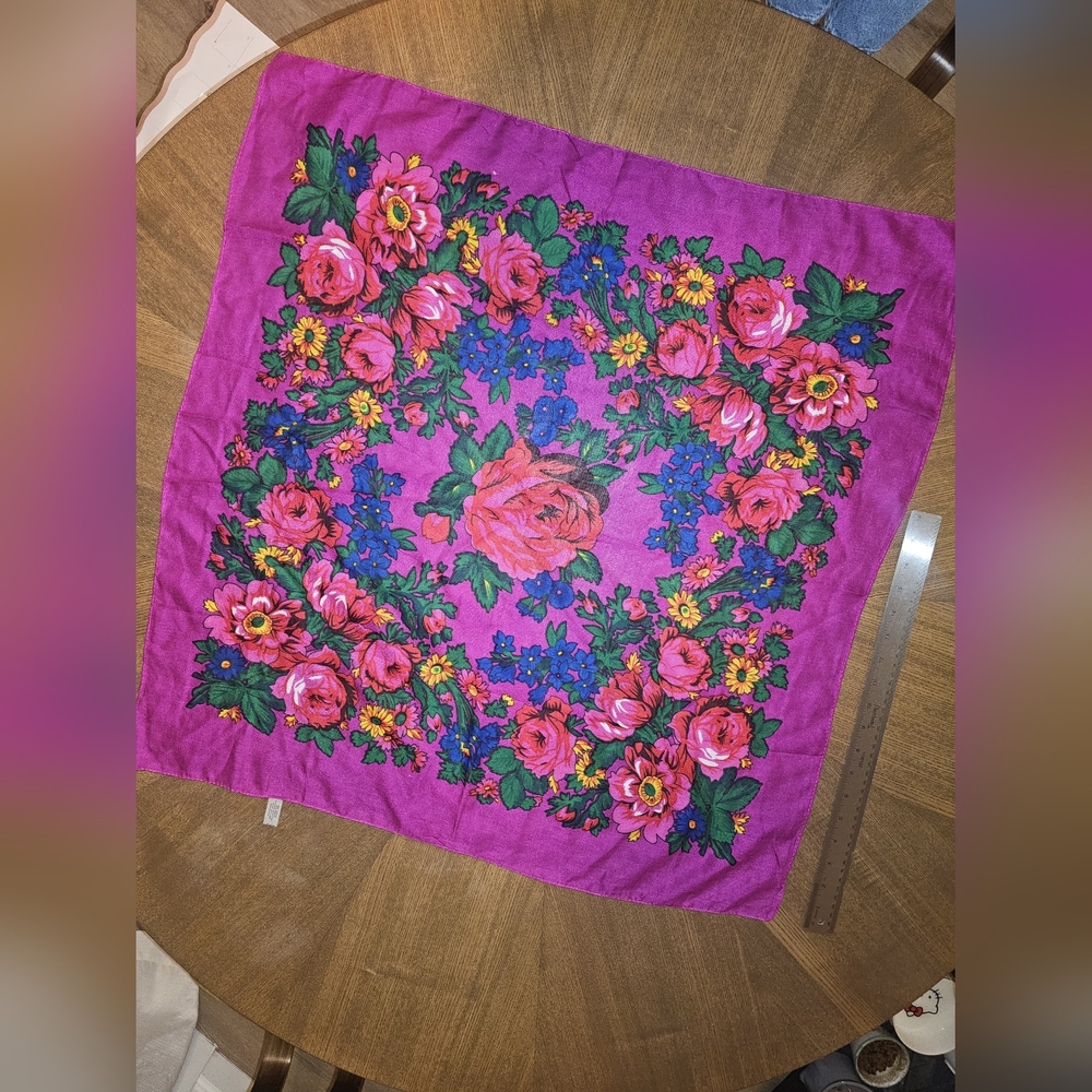 Women's acrylic square scarf.
